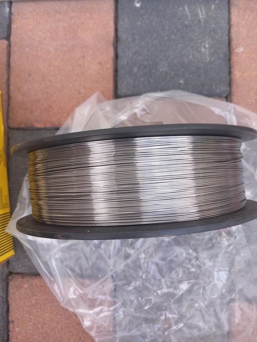 Drut spawalniczy do spawania osłonowy