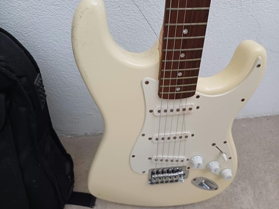 Guitarra Elétrica Squier Stratocaster