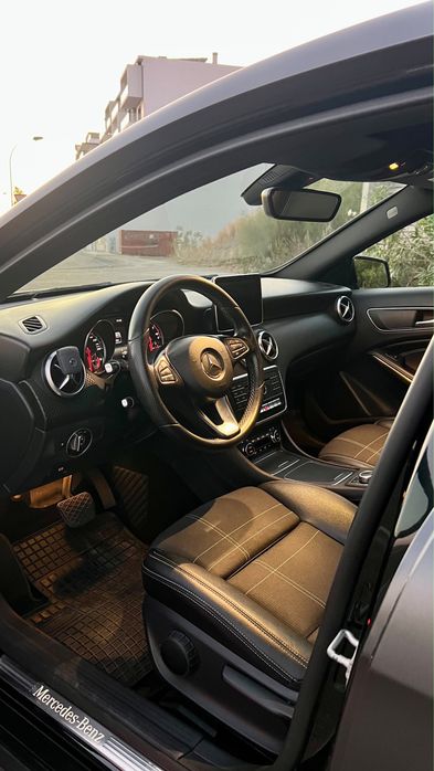 Mercedes-Benz A180d   7G-DCT Urban | Caixa Automática