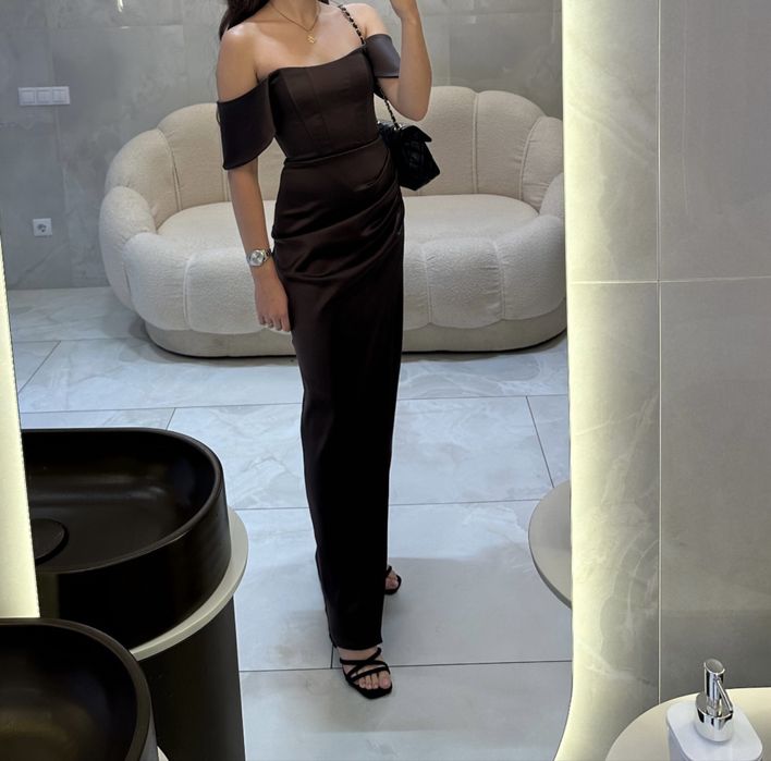 Продається вечірня сукня, одягнута один раз, в ідеальному стані.