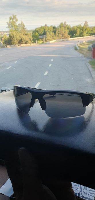 Okulary przeciwsłoneczne z wymiennymi szkałami