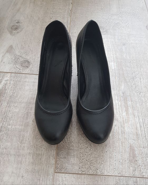 Pantofle na obcasie Deichmann