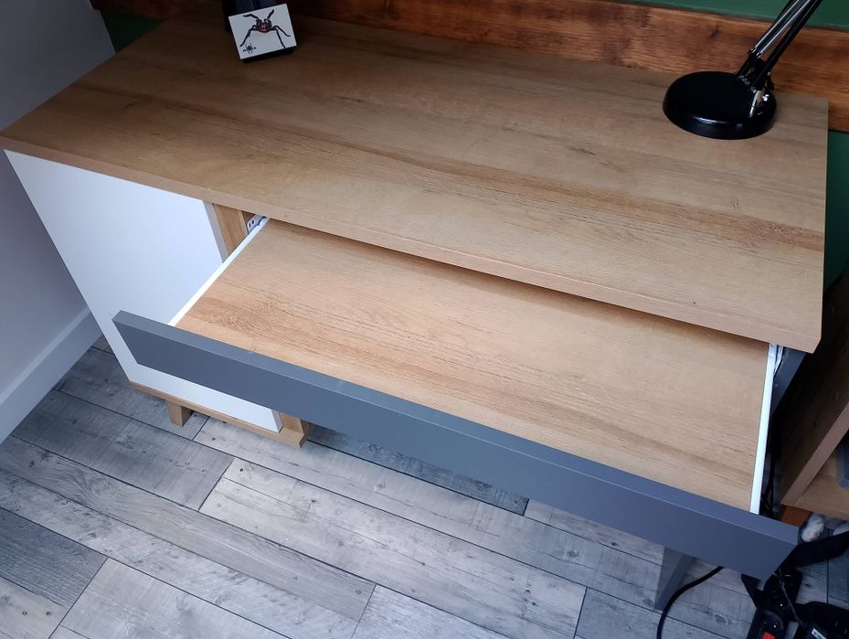 Biurko 110x50x74,5 z serii Memone BRW