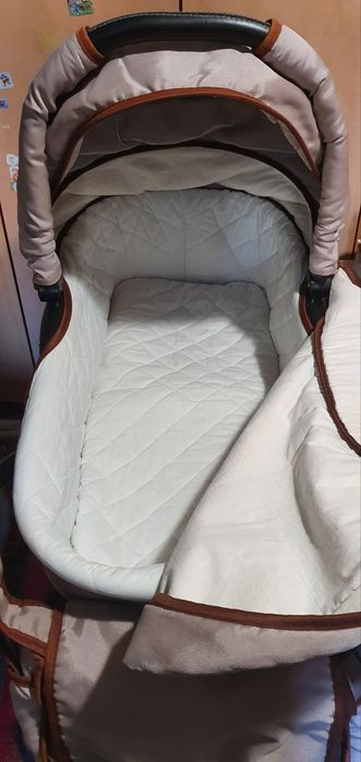 Дитяча  коляска        .