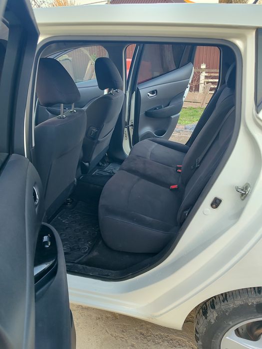 Продам Nissan Leaf