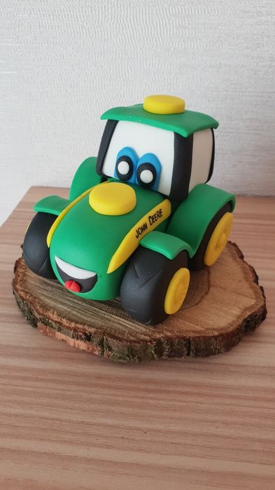 Traktor John deere figurka na tort masa cukrowa