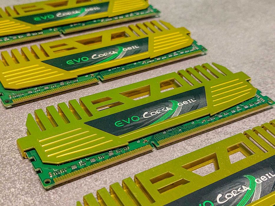 GeIL EVO CORSA Series 16GB (2 x 8GB) DDR3 1600 (PC3 12800)