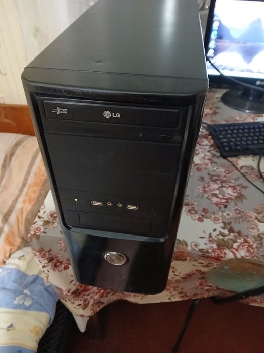 Продам офісний комп'ютер для щоденних завдань