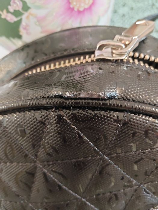 Mochila  Guess está  como nova