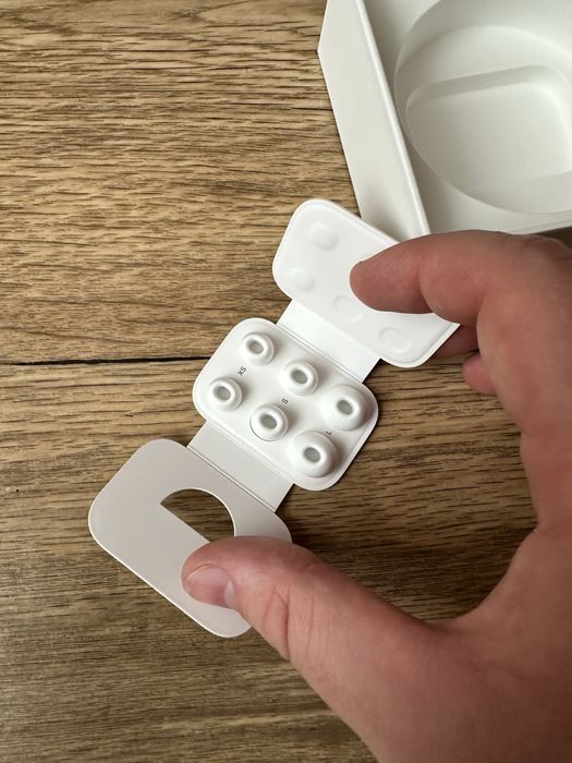 AirPods Pro 2 (2nd generation) with MagSafe. Стан і батарея супер!