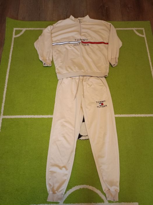 Dres Tommy Hilfiger