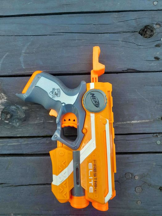 Zabawkowy pistolet NERF