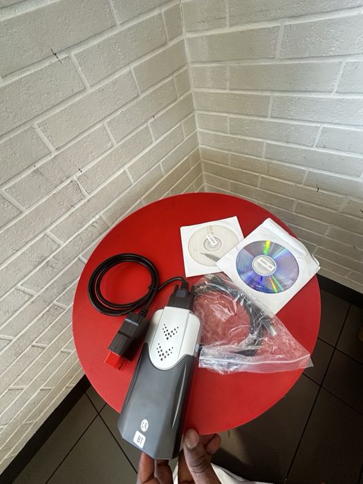 Máquina de Diagnóstico Automóvel Multimarca Bluetooth + USB (Com CDs)