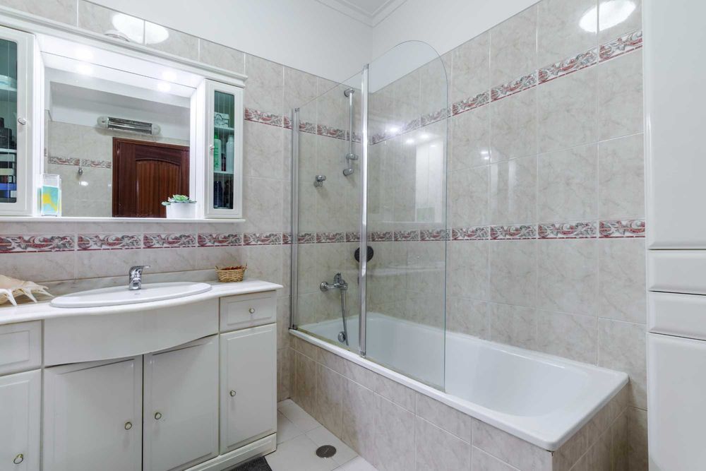Apartamento T3 Massamá Norte com Garagem Box de 60m2