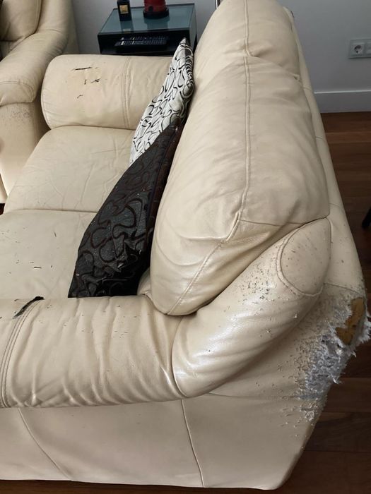URGENTE: Sofá pele cor creme, 2 lugares, 160 x 90 x 90 cm