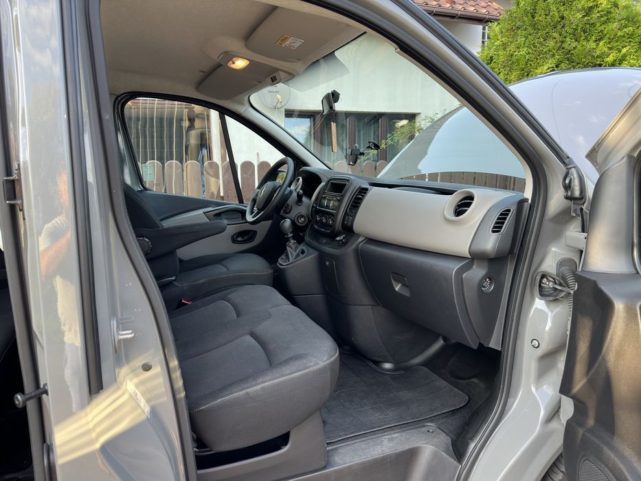 Wynajem Busa 9os. Renault Trafic