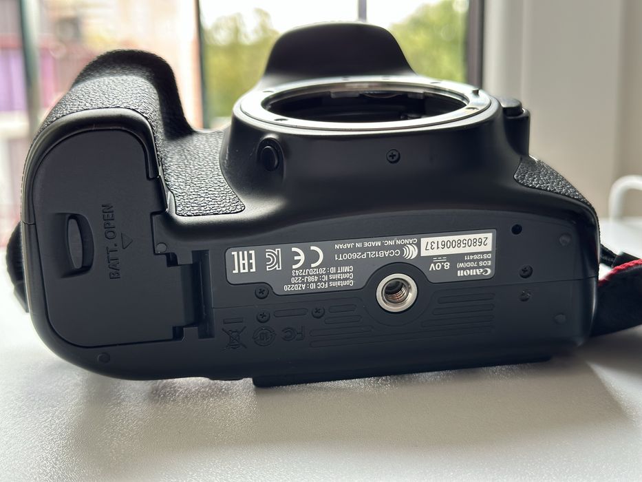 Canon 70D пробіг 30тис кадрів. Стан нового. Без дефектів.