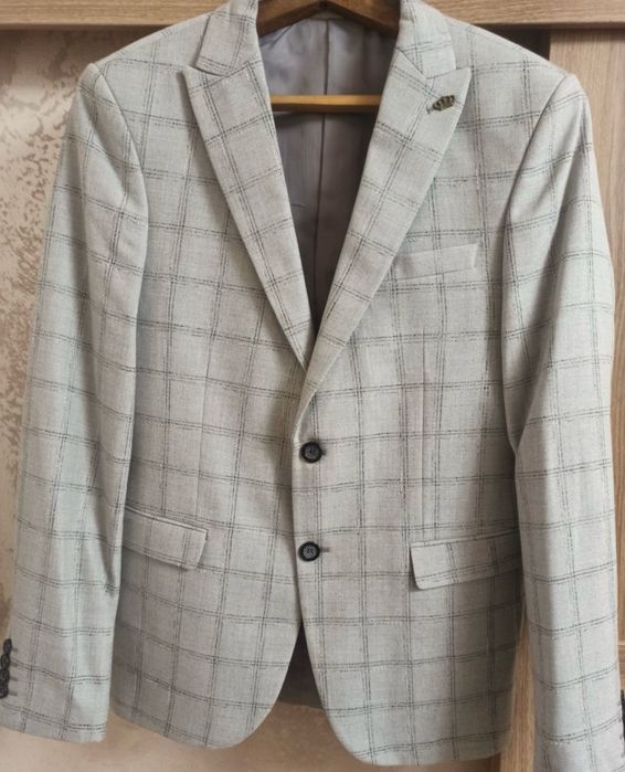 Чоловічий костюм преміум-класу