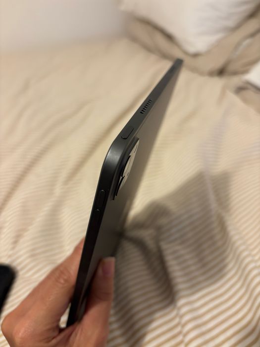 Ipad pro 11” M1 (com caneta e teclado generico)