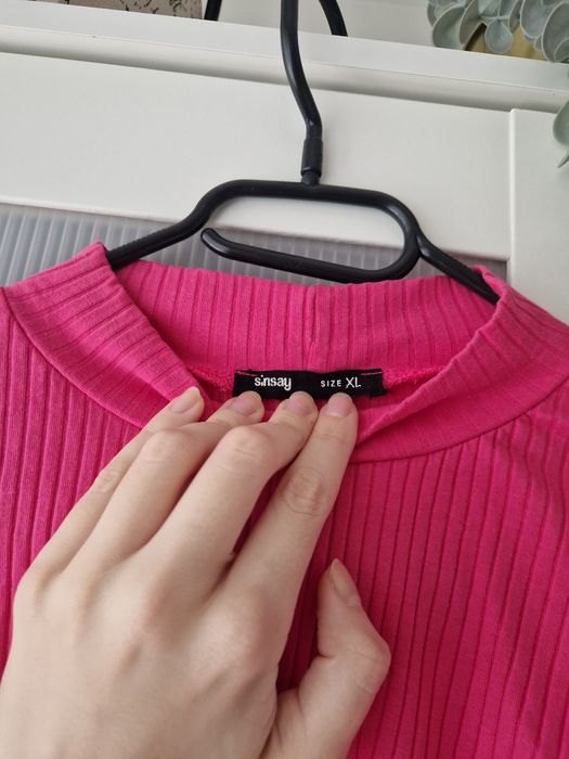 Krótki półgolf różowy, intensywny różowy, Barbie, paski, prążkowany, b