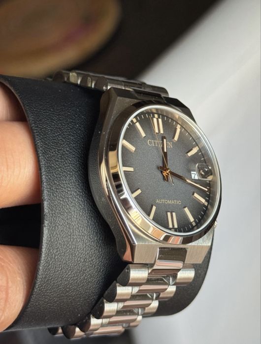 Citizen Tsuyosa 37mm NJ0200-50E “Time Slip” Edição Especial – *NOVO*