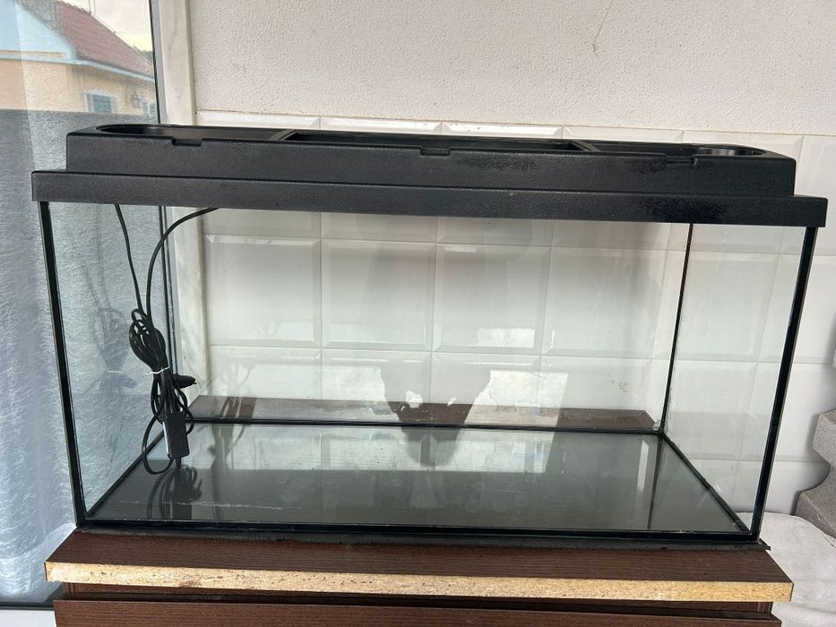 Vendo aquário  de 100 litros com iluminação!