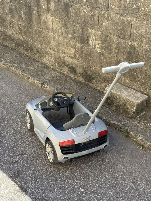 Carrinho criança Audi (LER DESCRIÇÃO)