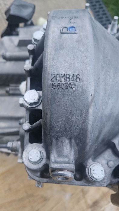 Caixa ref 20MB46 peugeot (avariada)