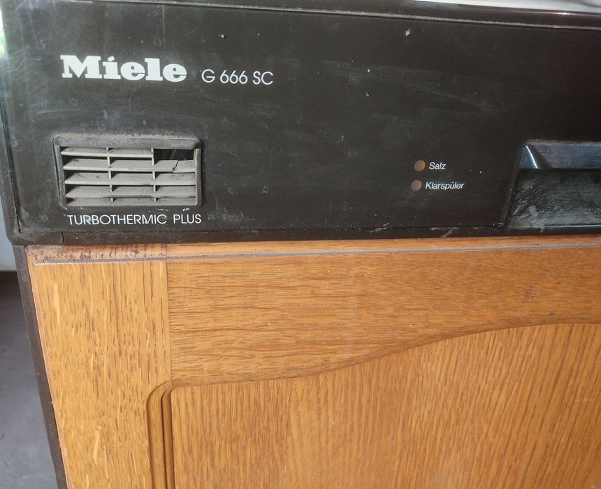Посудомийна машина Miele