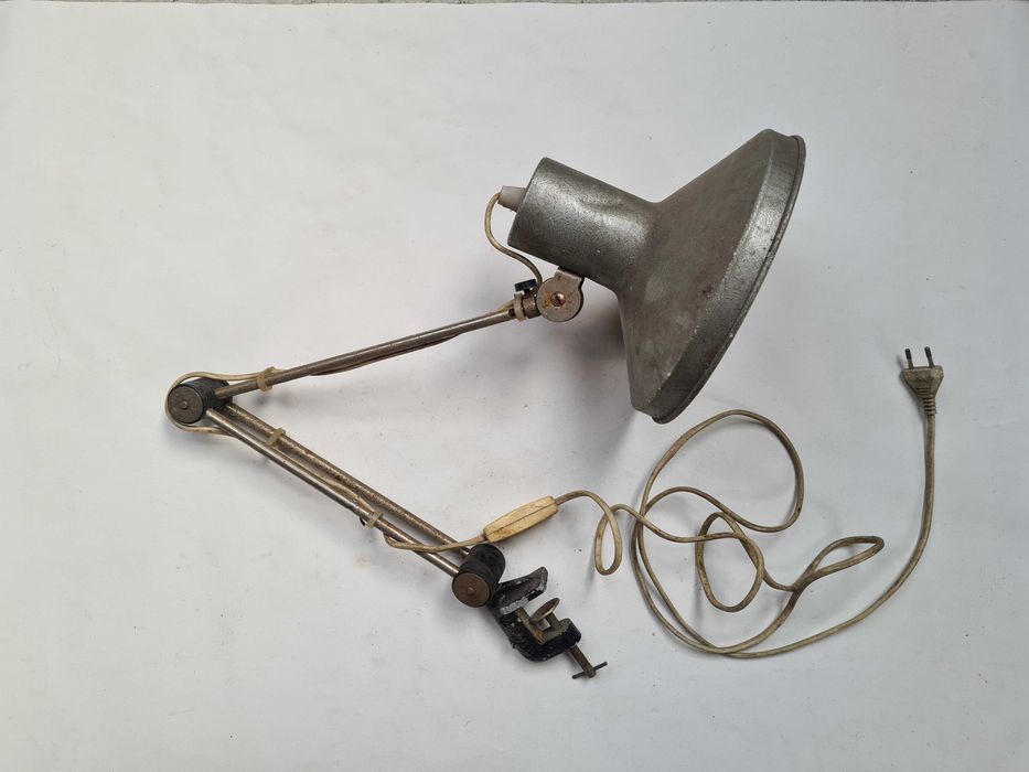 ROZŚWIETLA GABINET MILICJI - Lampa Biurowa warsztatowa z Czasów PRL-u.