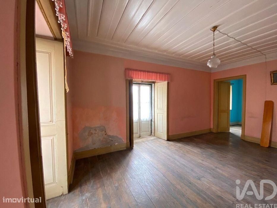 Ateliê T4 em Alcobaça e Vestiaria
