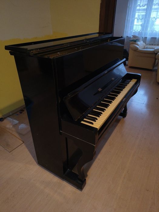 Pianino Legnica czarne