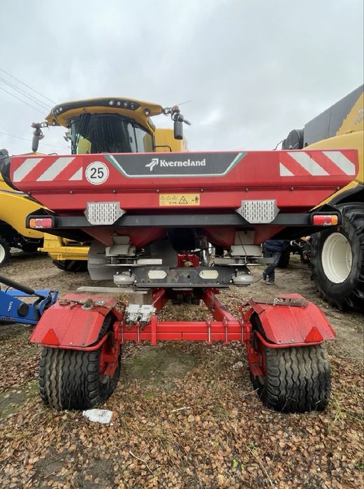 Розкидач мінеральних добрив Kverneland /Лійка