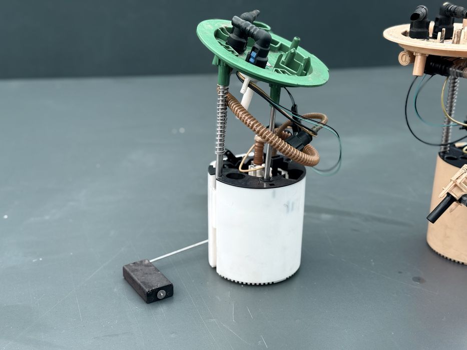 Паливний насос в бак Ауді А6 С6 безнонасос Audi A6 C6 поплавок