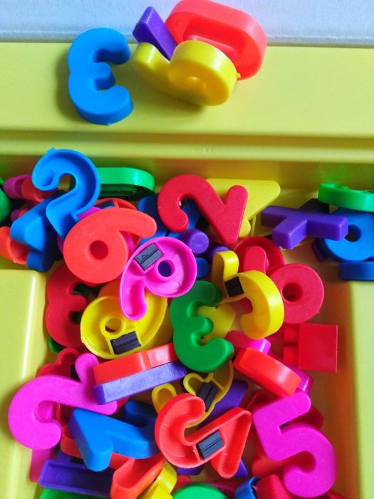 Cyferki i literki na lodówkę.