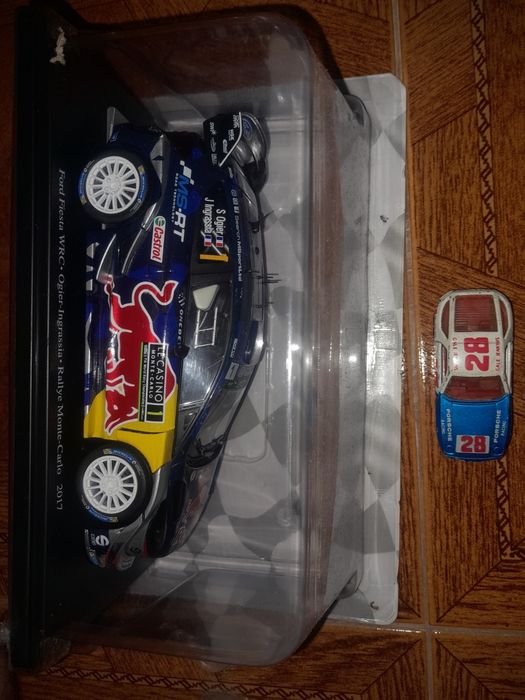 Carros novos escala 1.43