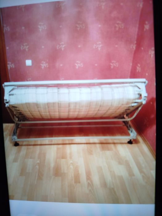 Ліжко,металевий каркас з пружинним матрацем