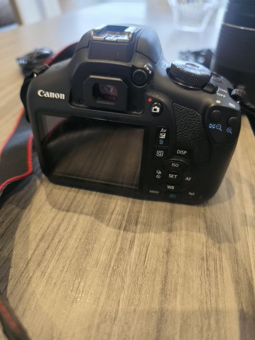 Canon EOS 2000D — Kit Completo com 2 Objetivas + Mala