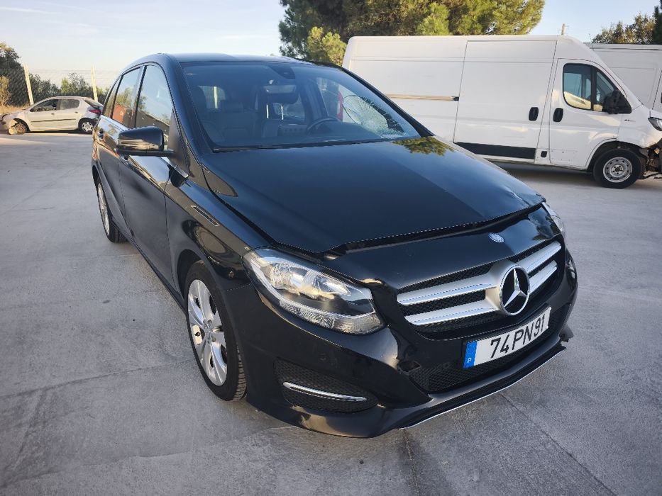 Mercedes  B 180 sinistrado