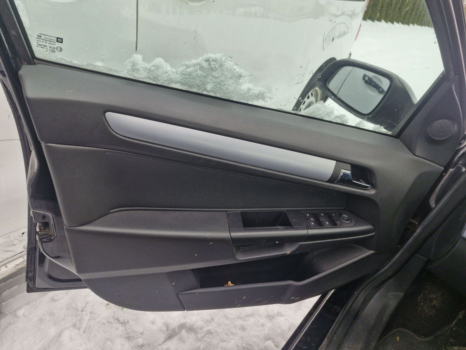 Салон сидіння натуральна шкіра  Opel Astra H 2004-11 універсал Recaro