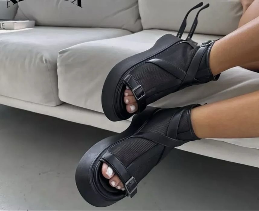 Босоніжки в новому стані !!!39 р( 24-24,5 см)