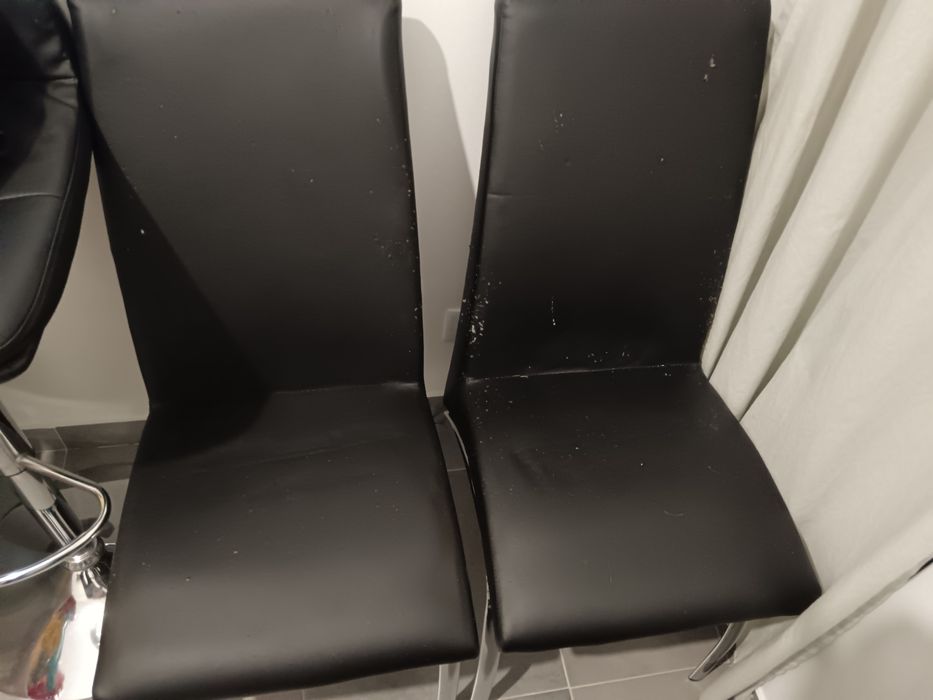 Cadeiras de sala cor preta  em napa