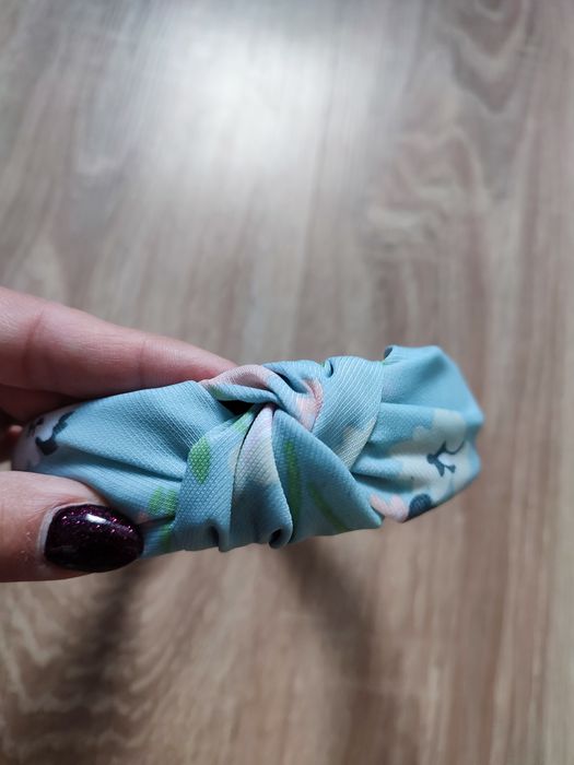 Błękitna opaska do włosów