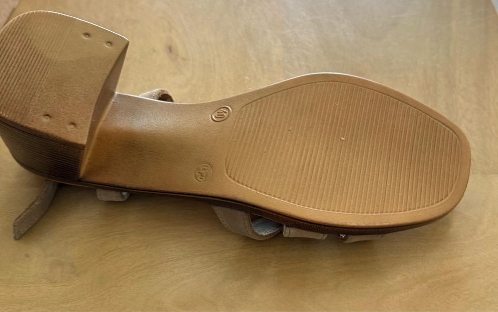 Sandalias beige de camurca  P&M Fashion Loft - 40