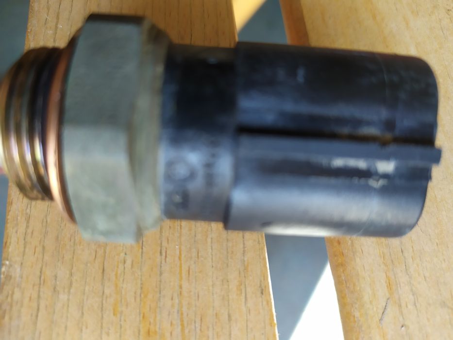 Датчик включення вентилятора охолодження двигуна