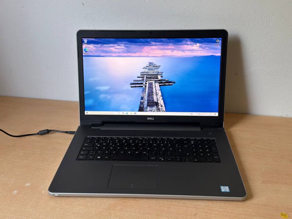 Ноутбук Dell Inspiron 17 5000 p28e / Intel Core i5-6200U / 8 ГБ / HDD 500 ГБ опис
