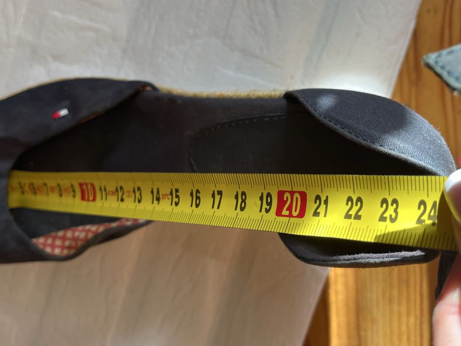 Tommy Hilfiger sandały na koturnie granatowe logo wygodne markowe