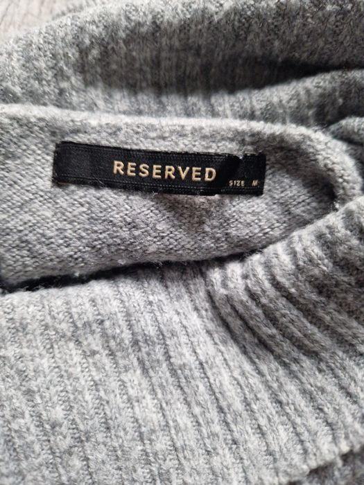 Szary sweter z golfem Reserved M