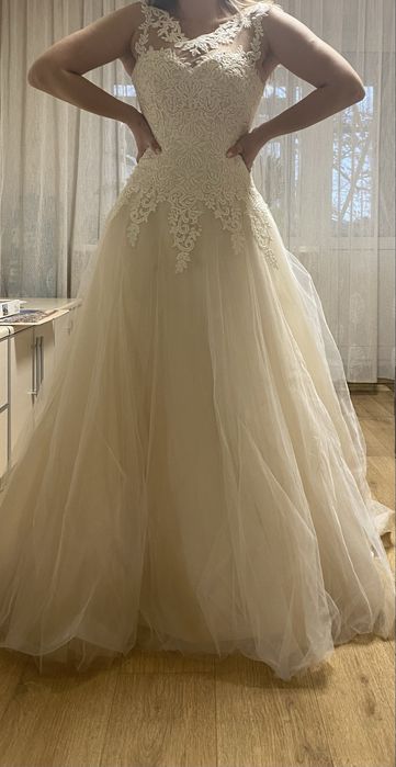 Весільна сукня