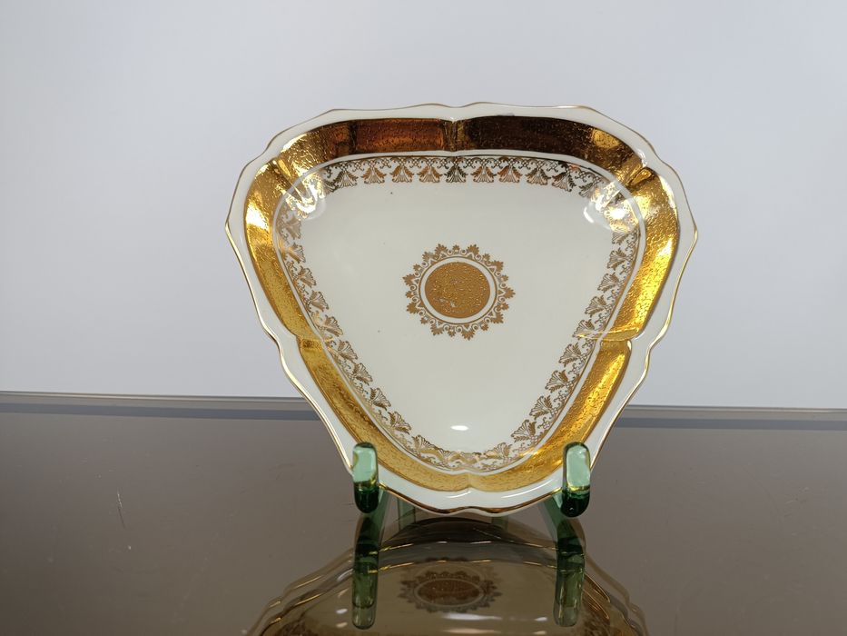 Porcelanowa patera ze złoceniami
